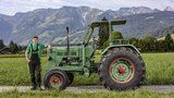 Jan Kropf, Landwirt aus Wattenwil BE, sammelt Bührer-Traktoren.  (Bild: «die grüne» / Pia Neuenschwander)