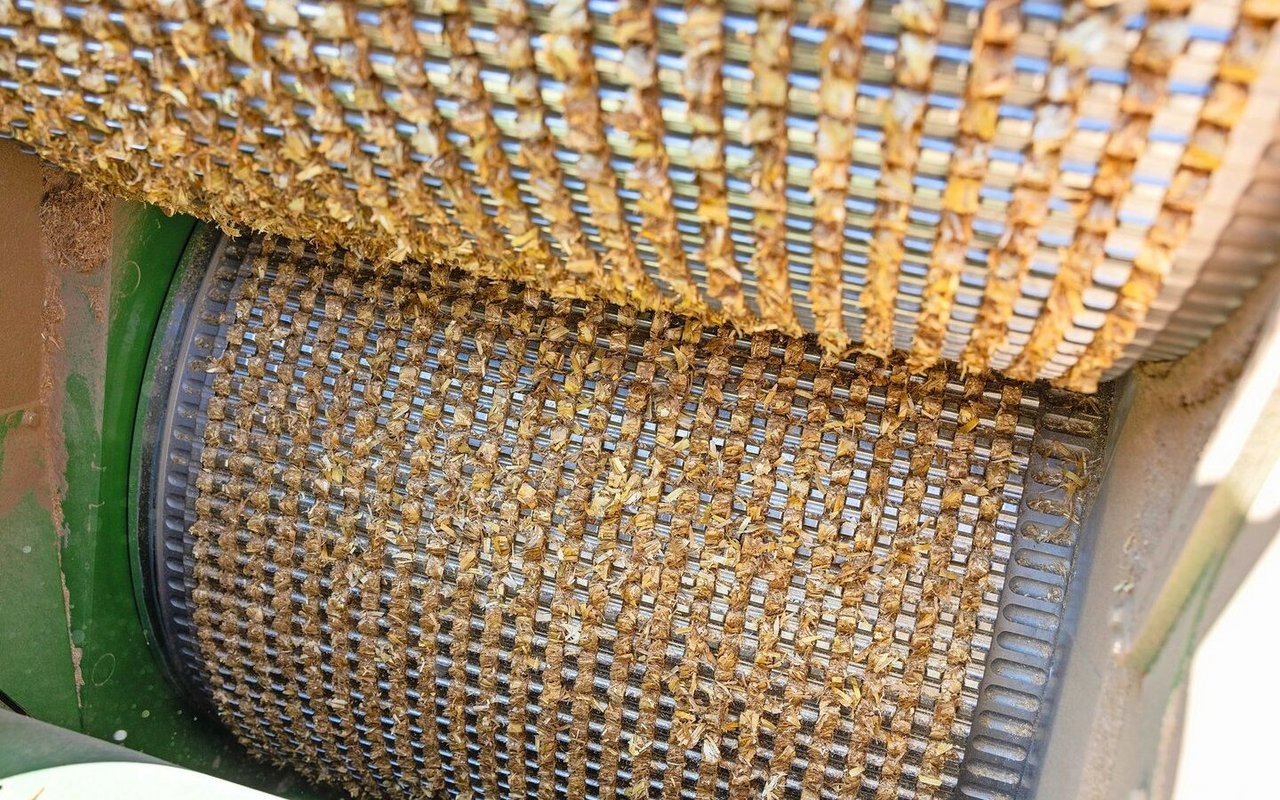 Das Herzstück der Pelletpresse. Zwei ineinanderlaufende Matrizenwalzen pressen die Pellets mit 2000 bar Druck. Jede Walze wiegt rund 1300 kg.