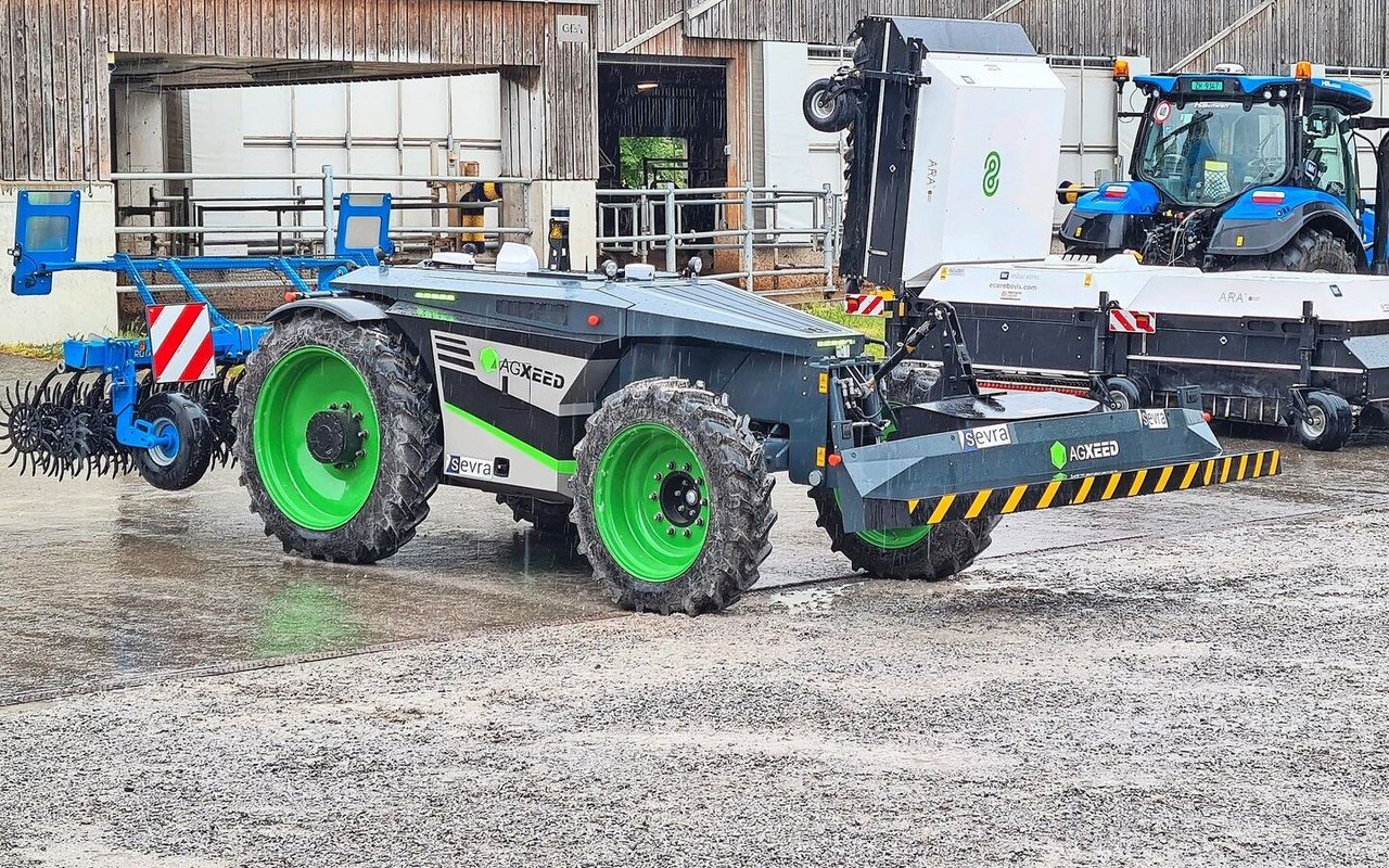 Der Agxeed-Feldroboter wurde mit einer Rollhacke präsentiert.