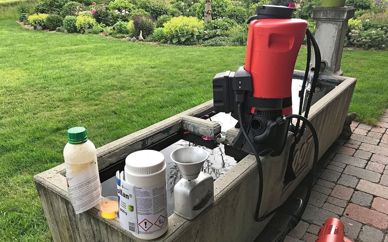 Nicht immer werden Pflanzenschutzmittel sachgerecht gehandhabt. Ab Ende 2025 braucht es für berufliche Anwendungen eine Fachbewilligung.