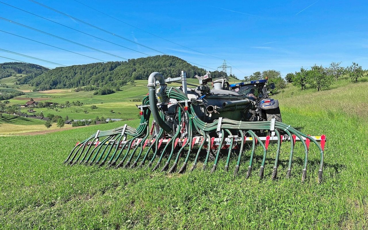 Gülleausbringung mit Schleppschuh reduziert Emissionen, erhöht die Effizienz und trägt zur Schliessung betrieblicher Nährstoffkreisläufe bei.