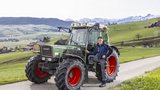 Der Fendt Farmer 280 S ist Adrian Eberhards Traumtraktor.  (Bild: «die grüne» / Pia Neuenschwander)