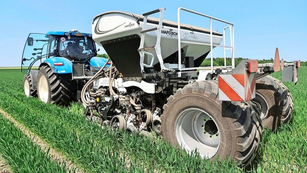 Jeweils zwei Reihen Soja drillte Reto Minder zwischen zwei Weizenreihen ein. Die Schächte für Soja blieben durch die vorgängige Herbizidbehandlung unkrautfrei.