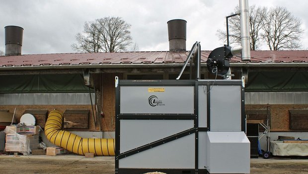 Ein Hackschnitzelofen zur Trocknung des Raufutters kann günstiger sein als ein Ölofen. Zu beachten ist der Sicherheitsabstand von drei Meter zum Gebäudedach.	