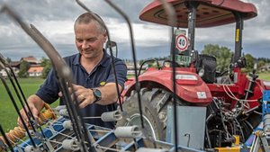 Im biologischen Anbau sind die Ansprüche an die Bewirtschaftung grösser, um hohe Erträge mit guter Qualität zu ernten. Diese Herausforderung schätzt Andreas Perler Im biologischen Anbau sind die Ansprüche an die Bewirtschaftung grösser, um hohe Erträge mit guter Qualität zu ernten. Diese Herausforderung schätzt Perler.