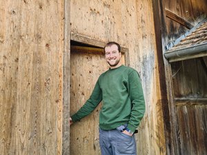 Lukas Brönnimann mac Lukas Brönnimann macht sich Gedanken zur nachhaltigen Bodenbewirtschaftung. Bei der nassen Getreideernte 2021 musste er Kompromisse eingehen, die ihn schmerzten.