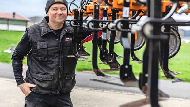 Hackgeräte müssen genau eingestellt werden. Zentimeter können darüber entscheiden, ob das Unkraut oder die Kultur geköpft wird.