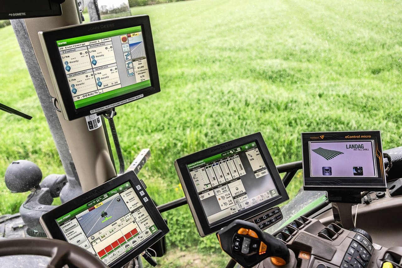 Topmodern und digitalisiert: Erfolgreiche Direktsaat braucht neben einem aktiven Boden auch ein hohes Technikverständnis. 