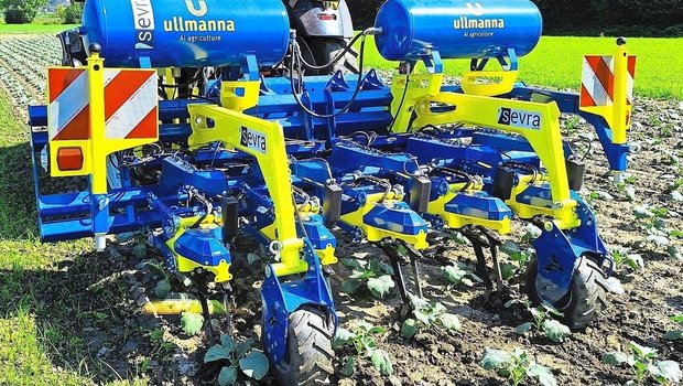 Trotz seiner wuchtigen Erscheinung ist das Hackgerät mit sechs Einheiten nur eine Tonne schwer.