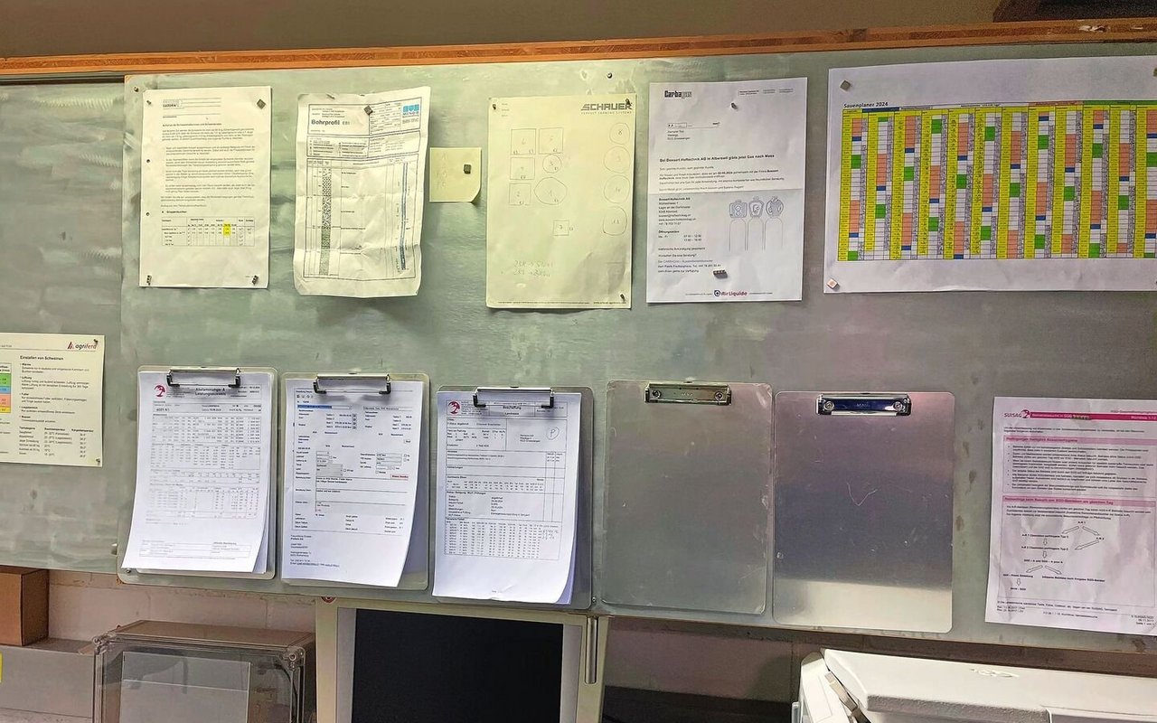 Struktur für den Arbeitsalltag - mit Magnetwand und Klemmbrett.