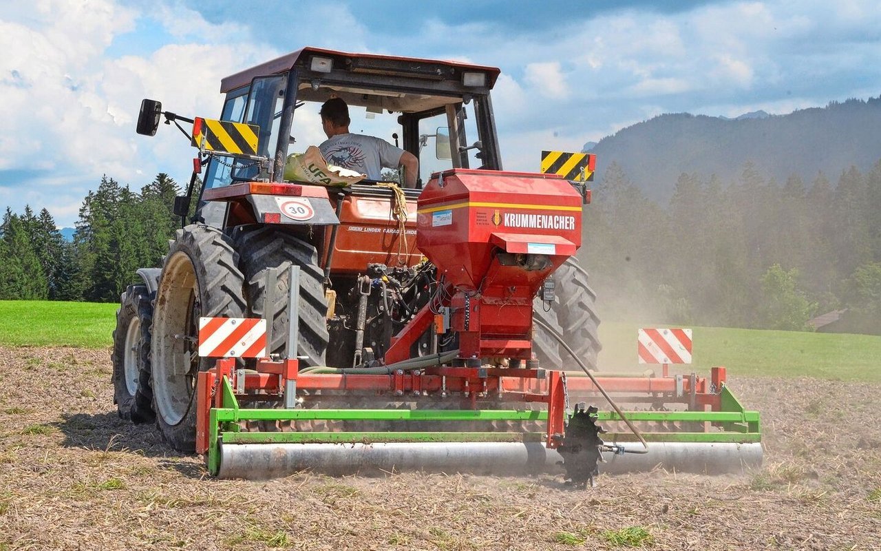 Nimmt sich ein Berufsbildender genügend Zeit, um dem Lernenden z. B. die Sämaschine zu erklären, beugt das Missverständnissen vor.