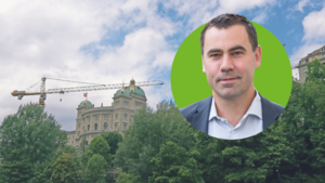 Parlamentarische Initiative - Absenkpfade Vor dem Bundeshaus in Bern steht ein Kran