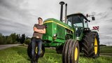 Der John Deere 4430 ist der Traumtraktor von Tim Flury aus Aesch SO.  (Bild: «die grüne» / Pia Neuenschwander)