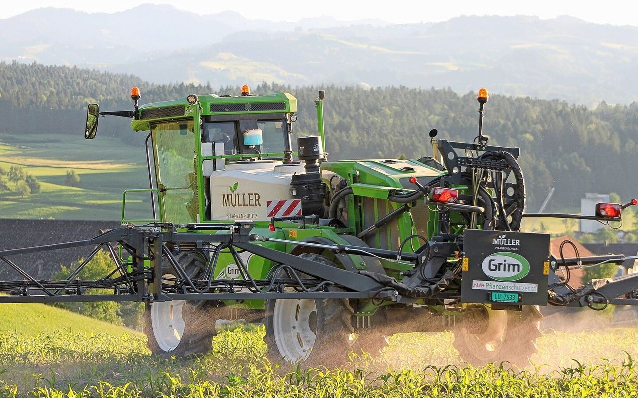 Wichtig ist es, nach dem ersten Spritzdurchgang das Feld auf übrig gebliebene Unkräuter zu kontrollieren, um nötigenfalls eine zweite spezifische Kontrollbehandlung durchzuführen.