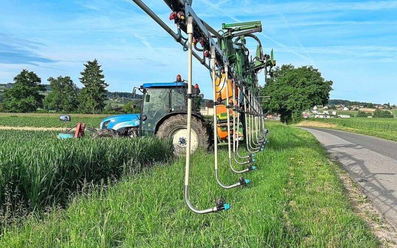 Das Herbizid im Soja wurde präzis und punktuell mit Dropleg ausgebracht.
