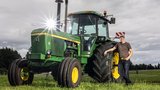 Der John Deere 4430 ist der Traumtraktor von Tim Flury aus Aesch SO.  (Bild: «die grüne» / Pia Neuenschwander)