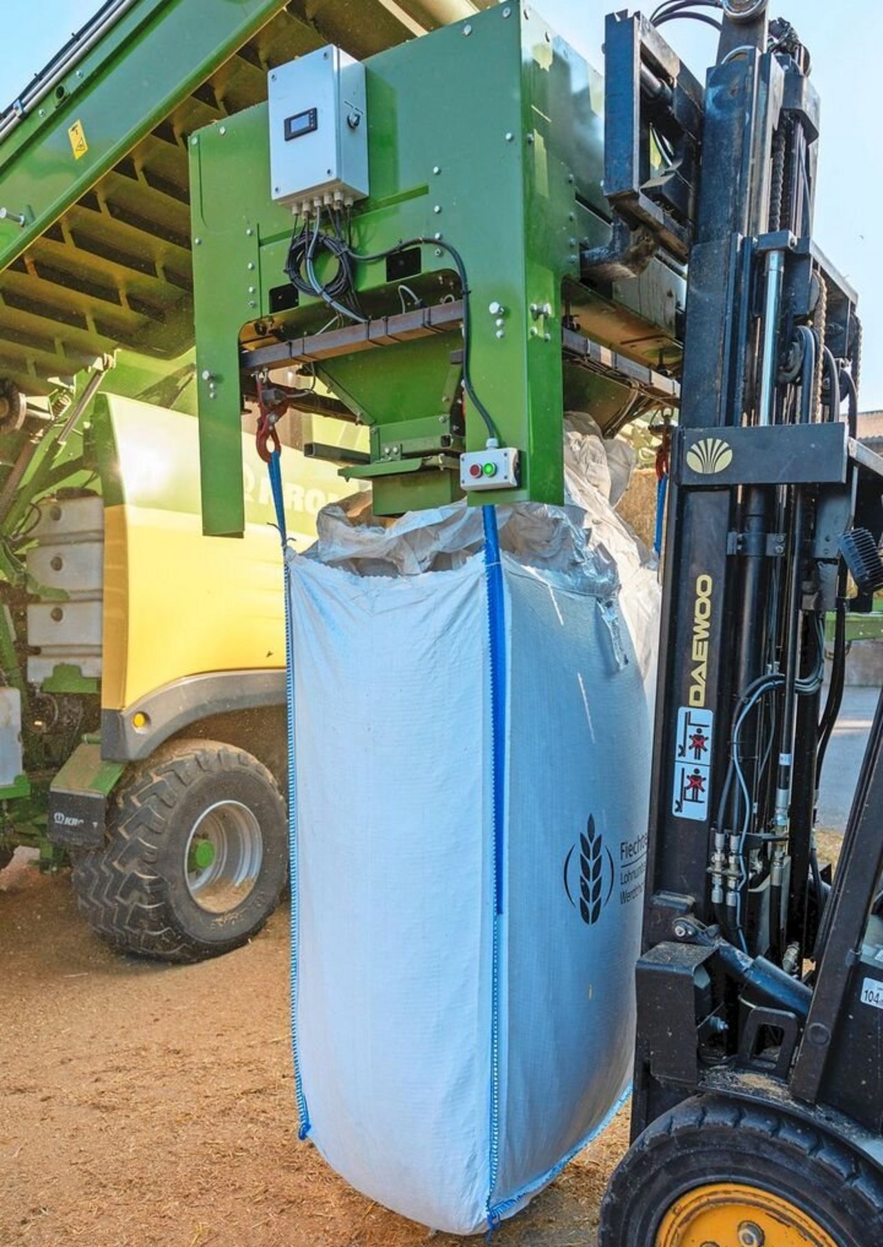 Die Pellets können direkt mit einer selbst gebauten Absack- und Wägeeinrichtung in Big Bags abgefüllt werden. Ein Big Bag wiegt je nach Volumen entweder 800 oder 900 kg.
