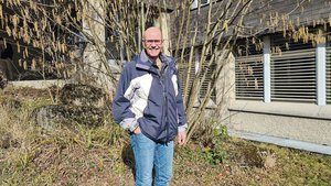 Edi Müller berät im Edi Müller berät im Kanton Zürich Landwirte zum Gewässerschutz.