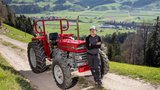 Der Massey Ferguson 135 ist der Traumtraktor von Christian Eggimann aus Rüderswil BE.  (Bild: «die grüne» / Pia Neuenschwander)