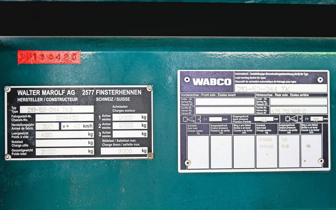 Auf dem Typenschild sind die wichtigsten Informationen des Anhängers und des Bremssystems zu finden.