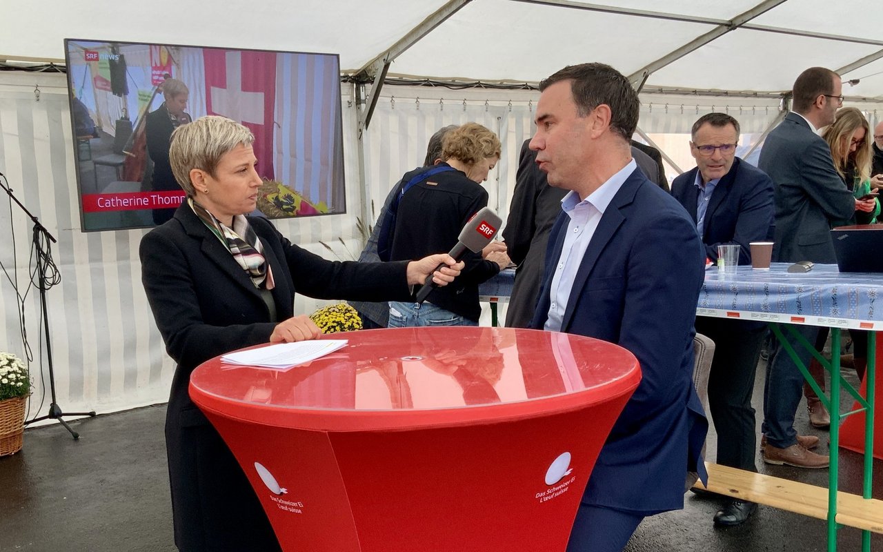 TV-Korrespondentin Catherine Thommen interviewt SBV-Direktor Martin Rufer.