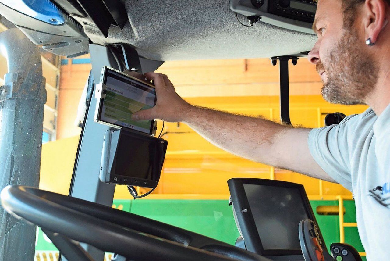 Die erledigten Arbeiten und die verwendeten Maschinen und Hilfsmittel können im Tablet direkt eingetragen werden.