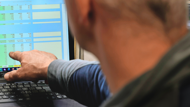 Seit 20 Jahren berechnet Landwirt Andreas Nussbaumer die Vollkosten jedes Jahr selbst. Er verwendet das Vollkostenprogramm «AgriCo Calc» von Agridea. 