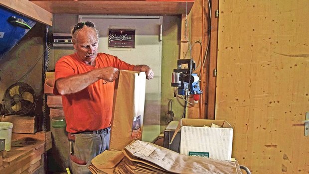 Bei Ammans wir alles selbst gefertigt. Walter Ammann produziert, packt ab und etikettiert in den eigenen Räumlichkeiten.