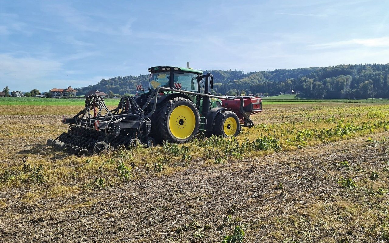 Für den Aufbau der Direktsaatmaschine 750 ProSeeder-3m hat die Landag AG einen eigenen Rahmen und Räumer entwickelt.Die Saatelemente sind von John Deere.  
