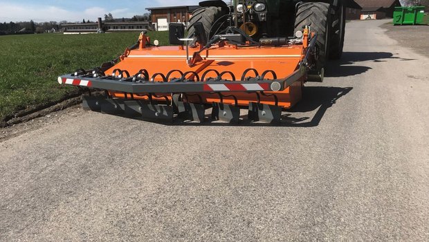 Die Wischmaschine kommt vor allem bei der Silomaisernte und beim Güllen zum Einsatz. Bild: zVg