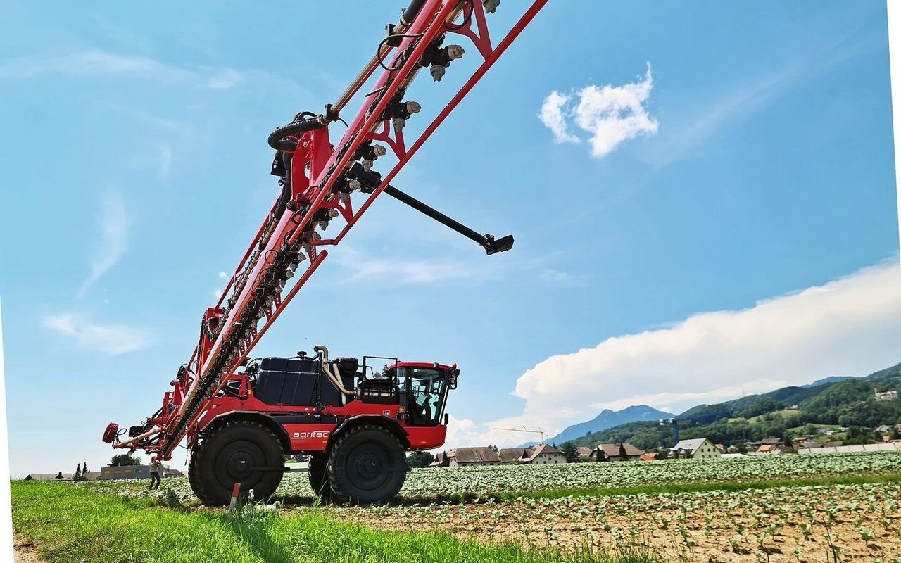 Agrifac baut ausschliesslich Selbstfahrspritzen. Technische Entwicklungen, wie beispielsweise ein Hangausgleich, sind besser umsetzbar als bei einer Anhängespritze.