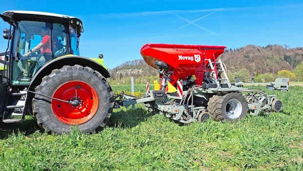 Mit der Direktsaatmaschine von Novag sät Armin Steiner auch Reihenkulturen wie Zuckerrüben.