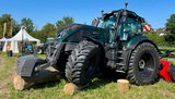 Valtra kann aber auch grosse Traktoren. Der Valtra Q305 zeigt es an der «AgriEmotion» Freiland-Ausstellung der GVS Agrar Gruppe schon im Namen: Mit 305 PS ist der Gross-Traktor ein starker Partner im Wald.  (Bild: «die grüne» / Jürg Vollmer)