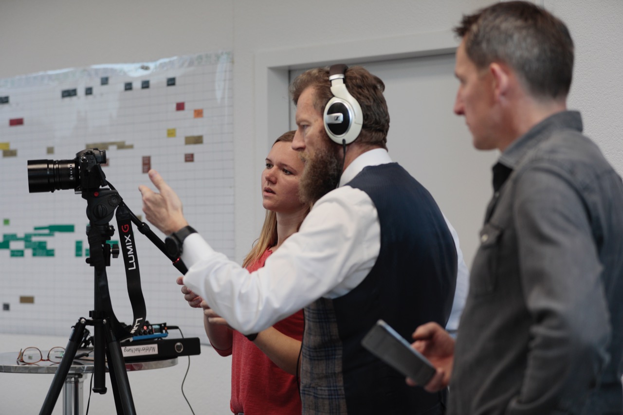 Das «die grüne»-Videoteam an der Arbeit: Martina Rüegger, Jürg Vollmer und Beat Schmid. Bild: Pia Neuenschwander